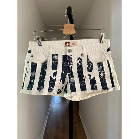 lei Pants - EUC l.e.i Shorts Ashley Low Rise Patriotic American Flat USA Short
